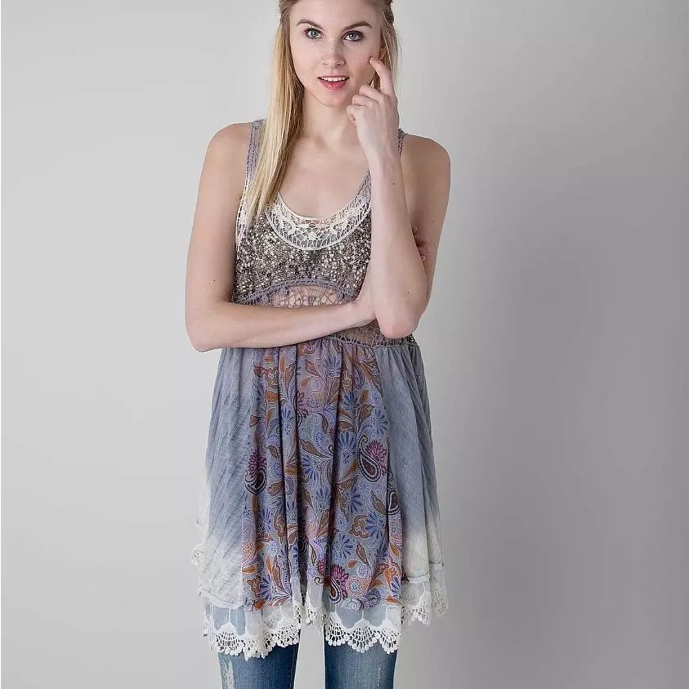 Buckle gimmicks tank